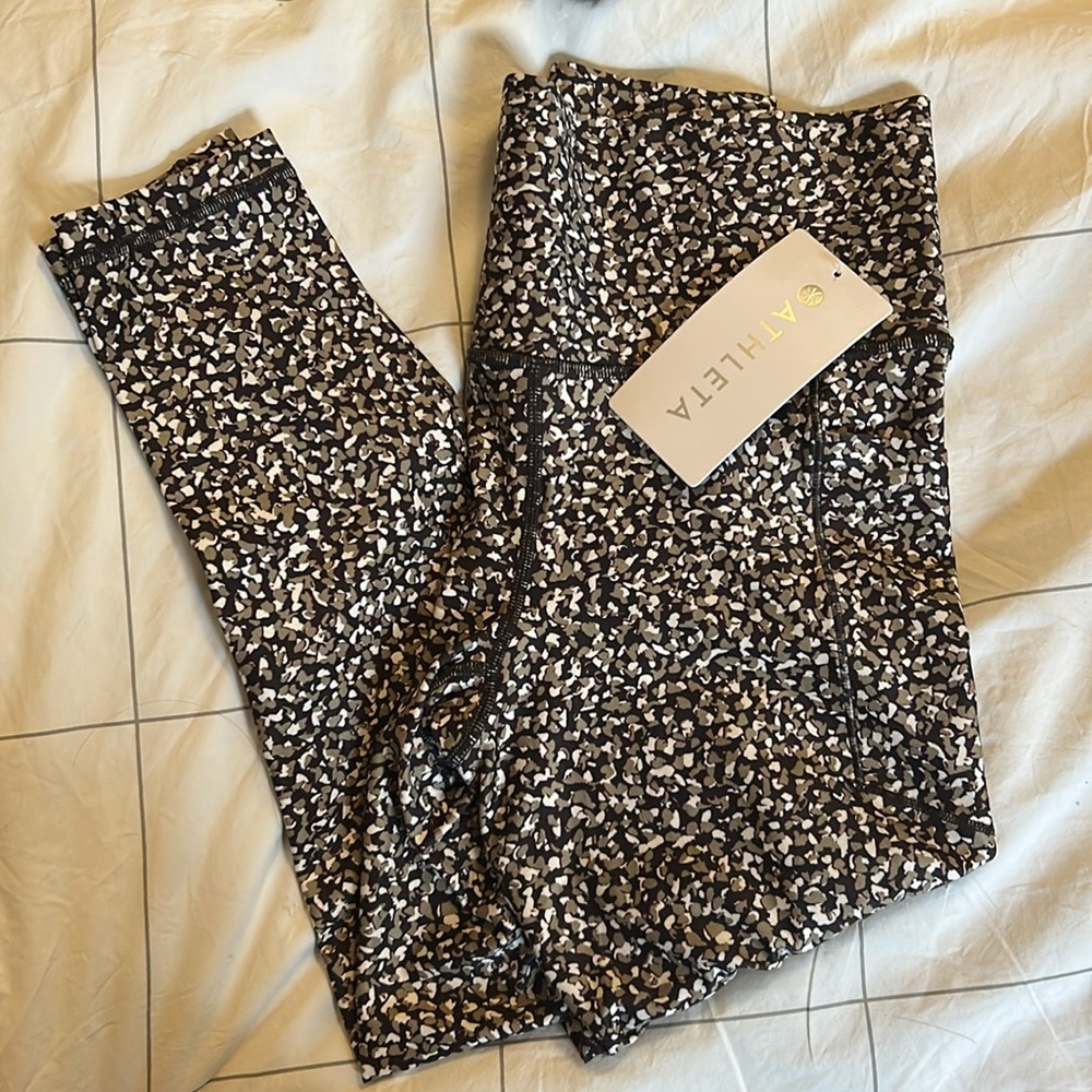 Athleta Salutation Stash High Rise 7/8 Small Legging in Ainsley Texture …